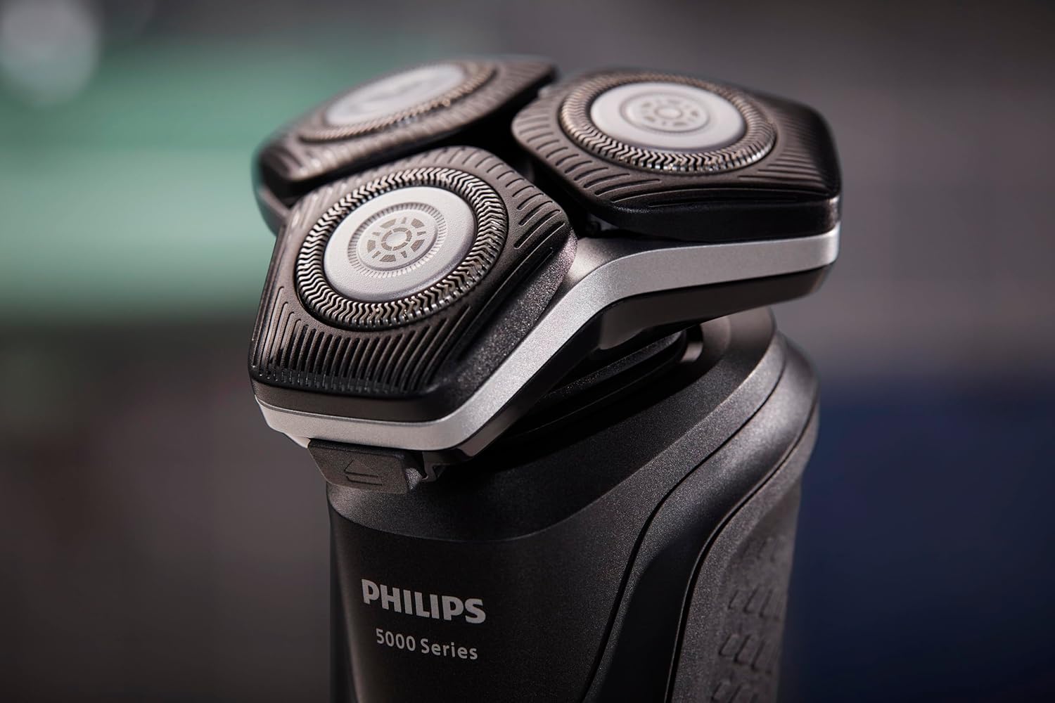 Barbeador Elétrico Masculino Philips SkinIQ S5898/17 Uso Seco e Molhado, Cabeças flexíveis 360-D, com Aparador de 5 alturas, Carregamento Rápido - Bivolt